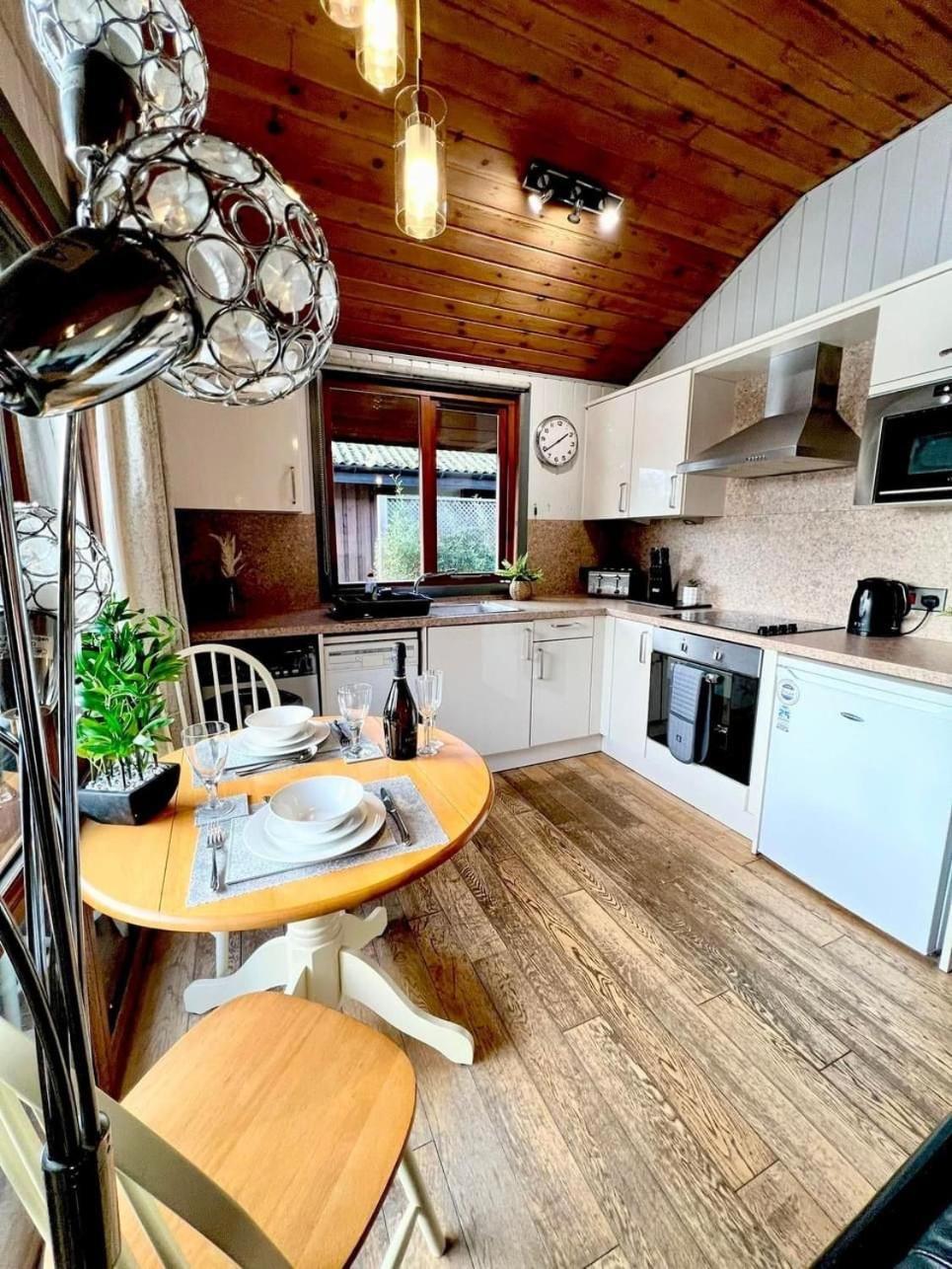 Holly 12 Hot Tub Holiday home