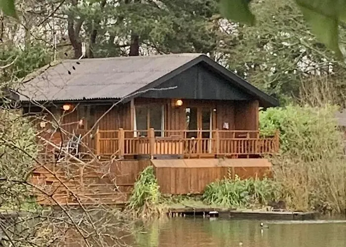 Holly Lodge 12 Hot Tub